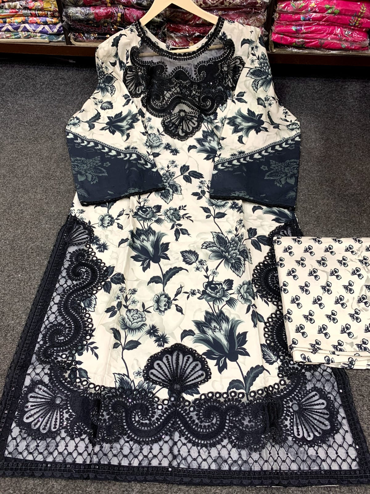 (BLACK SWAN) THREE PIECE