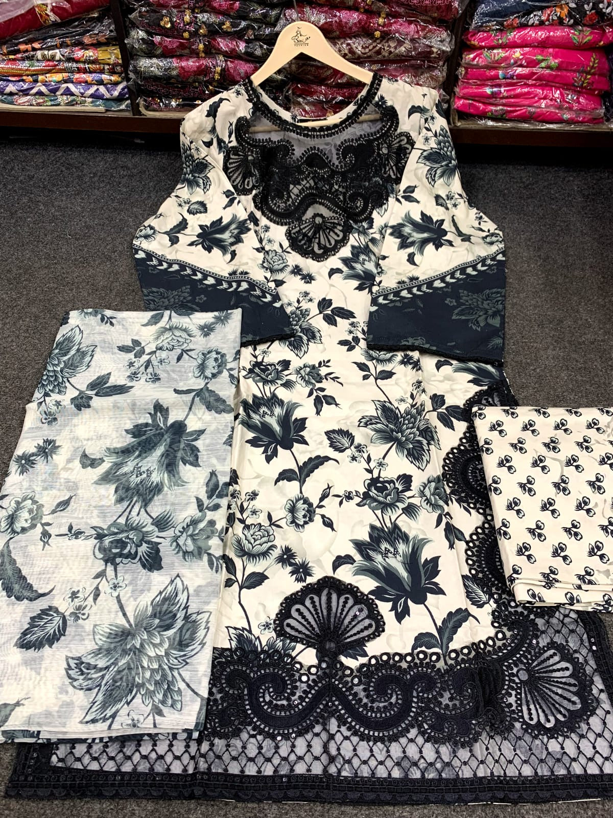 (BLACK SWAN) THREE PIECE